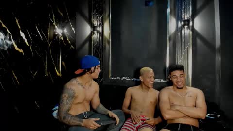 mr_maximo online show from 12/22/25, 09:17