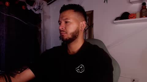 MIKEE online show from 10/26/25, 03:12