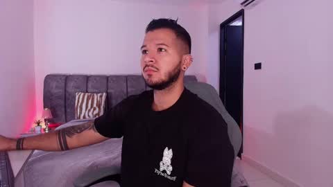 Snapshot of mr_mikee_ chatting on 01/17/26, 03:00 MIKEE online show from 01/17/26, 03:00