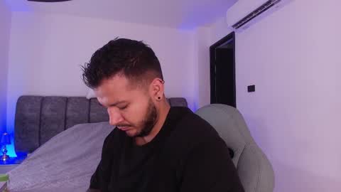 Snapshot of mr_mikee_ chatting on 02/01/26, 03:05 MIKEE online show from 02/01/26, 03:05