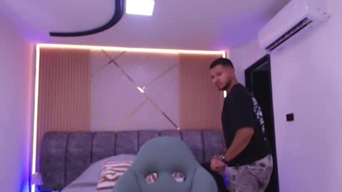 Snapshot of mr_mikee_ chatting on 02/18/26, 03:02 MIKEE online show from 02/18/26, 03:02