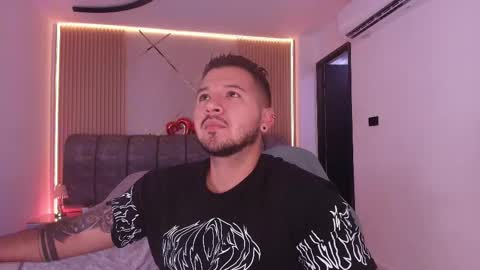 Snapshot of mr_mikee_ chatting on 02/24/26, 03:04 MIKEE online show from 02/24/26, 03:04