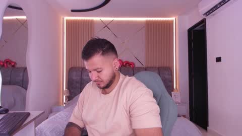 Snapshot of mr_mikee_ chatting on 03/01/26, 03:08 MIKEE online show from 03/01/26, 03:08