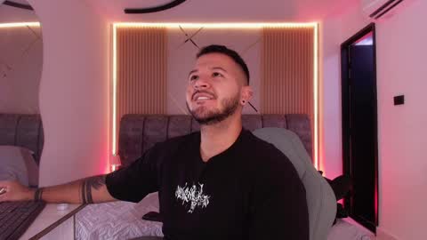 MIKEE online show from 04/02/26, 03:04