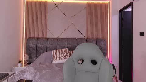MIKEE online show from 06/01/26, 03:08