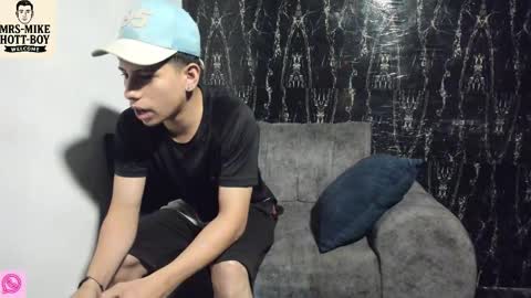 mr_mikehott_8 online show from 12/16/25, 03:55