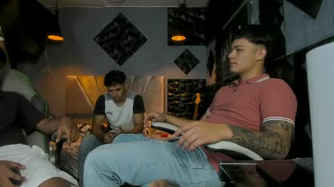mr_mois online show from 05/20/26, 05:46