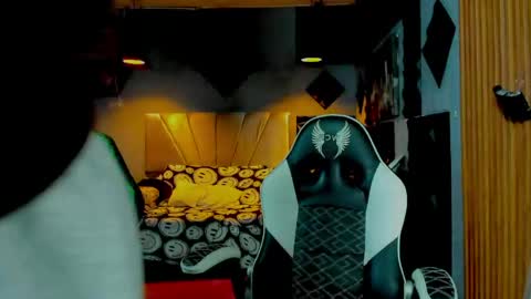 mr_mois online show from 05/25/26, 07:36