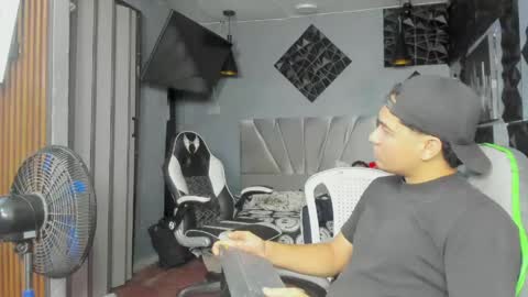 mr_mois online show from 05/26/26, 05:36