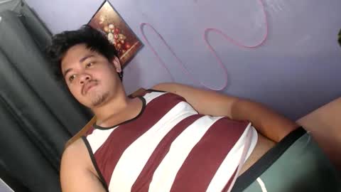 Snapshot of mr_olivercummerx chatting on 05/27/26, 04:15 mr_olivercummerx online show from 05/27/26, 04:15