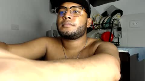 Snapshot of mr_santos01 chatting on 01/19/25, 11:00 Santos online show from 01/19/25, 11:00