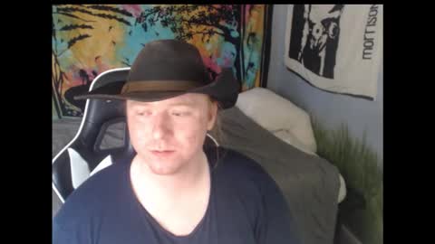 Snapshot of mr_strawberry chatting on 10/15/25, 07:36 mr_strawberry online show from 10/15/25, 07:36