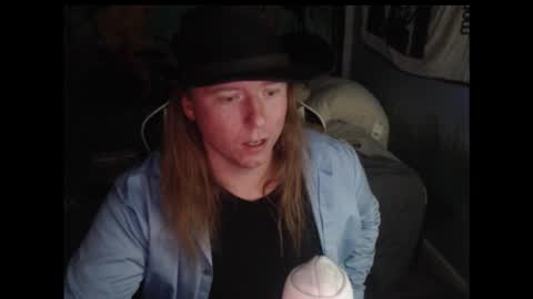 Snapshot of mr_strawberry chatting on 10/27/25, 02:48 mr_strawberry online show from 10/27/25, 02:48