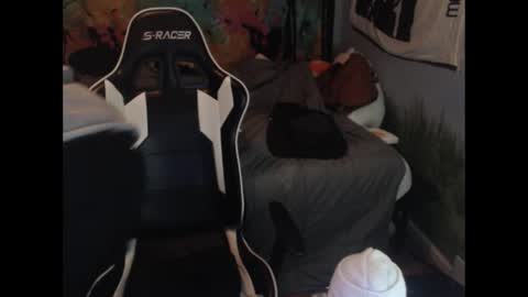 Snapshot of mr_strawberry chatting on 11/08/25, 10:48 mr_strawberry online show from 11/08/25, 10:48