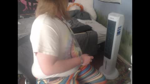 mr_strawberry online show from 04/19/26, 04:17