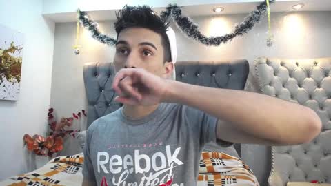 Snapshot of mr_williseo chatting on 01/02/25, 08:02 williseo online show from 01/02/25, 08:02