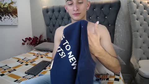 Snapshot of mr_williseo chatting on 01/23/25, 02:02 williseo online show from 01/23/25, 02:02