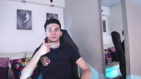 Snapshot of mr_williseo chatting on 03/04/25, 07:43 williseo online show from 03/04/25, 07:43