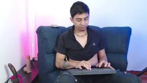 Alpha LATINO online show from 04/25/26, 04:59