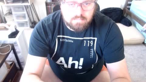 Snapshot of mrbigbear66 chatting on 06/18/26, 02:43 mrbigbear66 online show from 06/18/26, 02:43