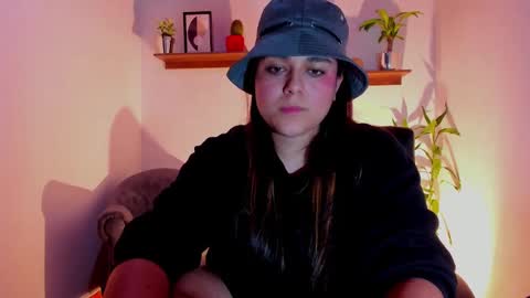 Laura online show from 03/07/25, 02:04