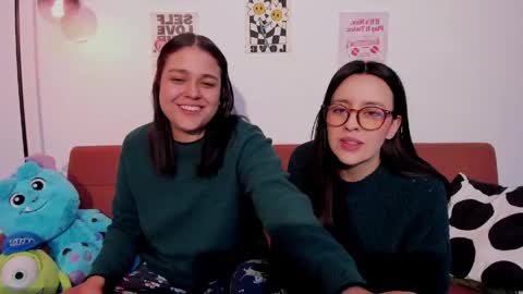 Laura online show from 05/04/26, 01:34