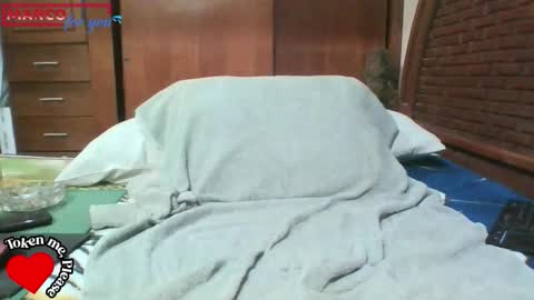 Snapshot of mrcforyou chatting on 10/31/25, 05:58 mrcforyou online show from 10/31/25, 05:58