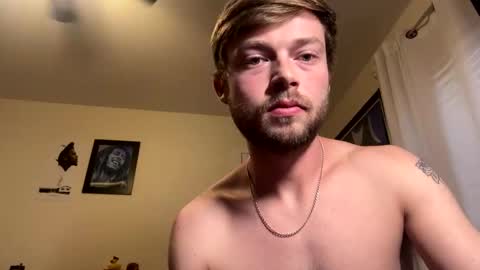 Snapshot of mrcoolguy68 chatting on 11/28/25, 04:42 mrcoolguy68 online show from 11/28/25, 04:42