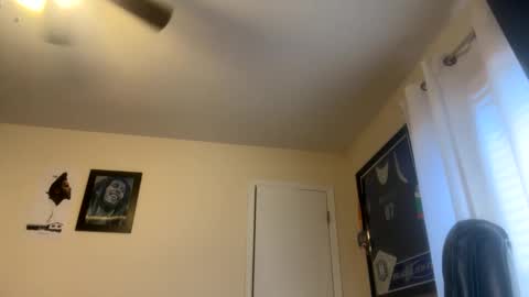 Snapshot of mrcoolguy68 chatting on 03/25/26, 05:19 mrcoolguy68 online show from 03/25/26, 05:19