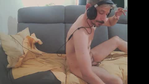 Snapshot of mreurope69 chatting on 12/21/24, 01:47 I am Hardy online show from 12/21/24, 01:47