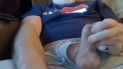 Snapshot of mrhollar chatting on 12/08/24, 12:52 mrhollar online show from 12/08/24, 12:52