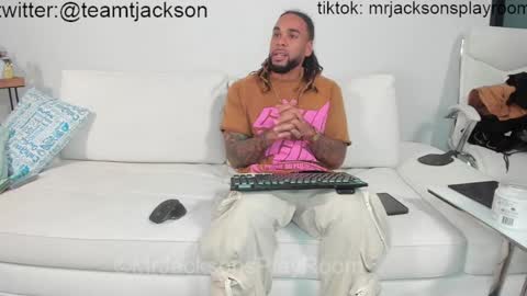 Snapshot of mrjacksonsplayroom chatting on 12/09/24, 02:45 X TeamTJackson tnacamgirls online show from 12/09/24, 02:45