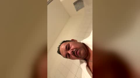 Snapshot of mrmex87 chatting on 06/18/26, 03:29 mrmex87 online show from 06/18/26, 03:29
