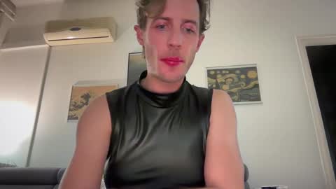 Snapshot of mrmooser42 chatting on 12/13/24, 01:59 TaleOfLaura online show from 12/13/24, 01:59