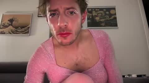 Snapshot of mrmooser42 chatting on 12/17/24, 05:07 TaleOfLaura online show from 12/17/24, 05:07