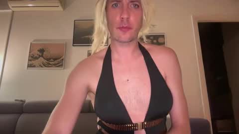 Snapshot of mrmooser42 chatting on 01/05/25, 01:13 TaleOfLaura online show from 01/05/25, 01:13