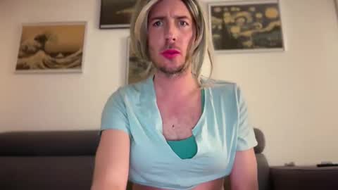 Snapshot of mrmooser42 chatting on 01/10/26, 11:20 TaleOfLaura online show from 01/10/26, 11:20