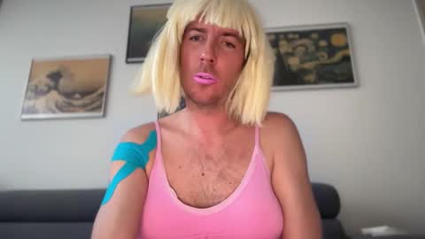 Snapshot of mrmooser42 chatting on 02/02/26, 03:33 TaleOfLaura online show from 02/02/26, 03:33