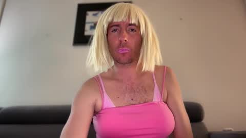 Snapshot of mrmooser42 chatting on 02/14/26, 02:52 TaleOfLaura online show from 02/14/26, 02:52