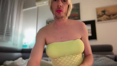 Snapshot of mrmooser42 chatting on 02/28/26, 03:51 TaleOfLaura online show from 02/28/26, 03:51