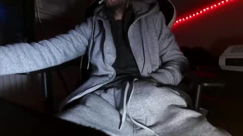 Snapshot of mrrogu3 chatting on 01/09/26, 02:36 MrRogue online show from 01/09/26, 02:36