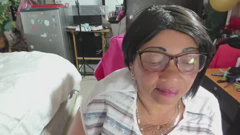 Snapshot of mrs_mommy chatting on 11/27/25, 08:00 mrs_mommy online show from 11/27/25, 08:00