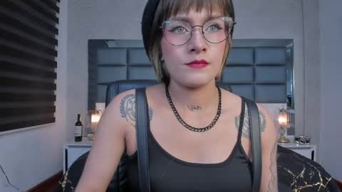 Snapshot of mrs_regina_clk chatting on 05/29/26, 03:26 Regina online show from 05/29/26, 03:26