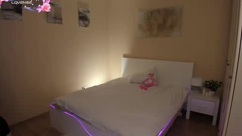 Mia online show from 03/09/26, 11:36