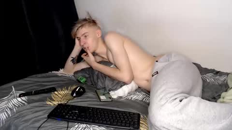 Snapshot of mrsexycum4u chatting on 12/10/24, 03:12 Adam online show from 12/10/24, 03:12