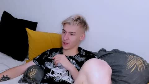 Snapshot of mrsexycum4u chatting on 12/12/24, 03:16 Adam online show from 12/12/24, 03:16