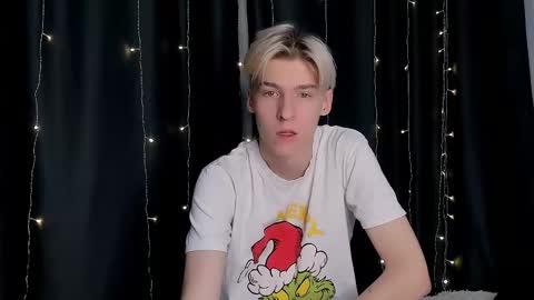 Snapshot of mrsexycum4u chatting on 12/20/24, 03:14 Adam online show from 12/20/24, 03:14