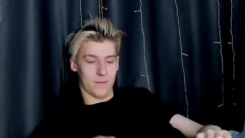 Snapshot of mrsexycum4u chatting on 12/21/24, 10:51 Adam online show from 12/21/24, 10:51