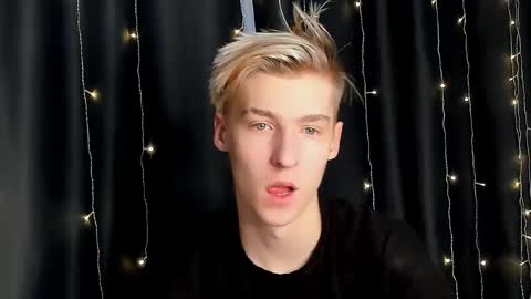 Snapshot of mrsexycum4u chatting on 12/23/24, 08:55 Adam online show from 12/23/24, 08:55