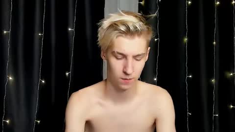 Snapshot of mrsexycum4u chatting on 12/24/24, 02:43 Adam online show from 12/24/24, 02:43